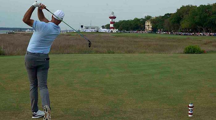 Stewart Cink tees off at the 18th hole of the RBC Heritage in 2021.